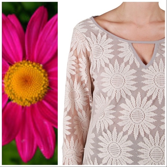 Daisy Lace Embroidered Top - Picture 3 of 8